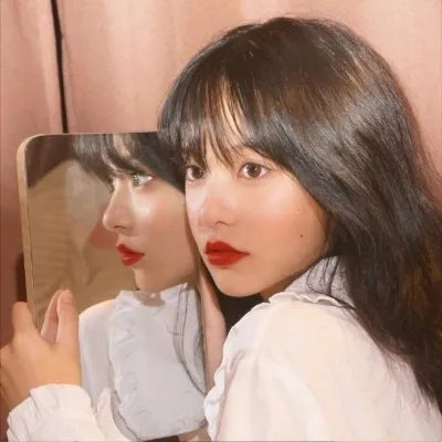 年轻女人